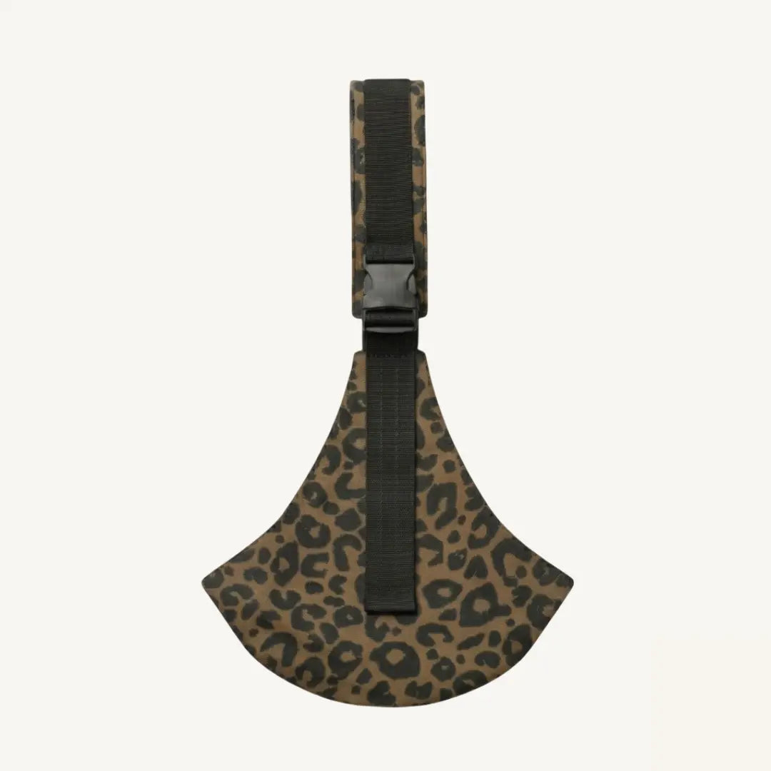 Portabebés Bilby Instinct estampado leopardo vista frontal